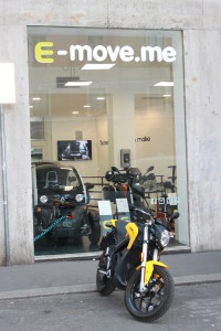 Il concept store di E-move.me brilla in via Santa Maria alla Porta, tra Sant’Ambrogio e il Castello Sforzesco, in centro a Milano