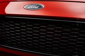 2015.10.26_Cars_FORD_FOCUS_RB_grille_red
